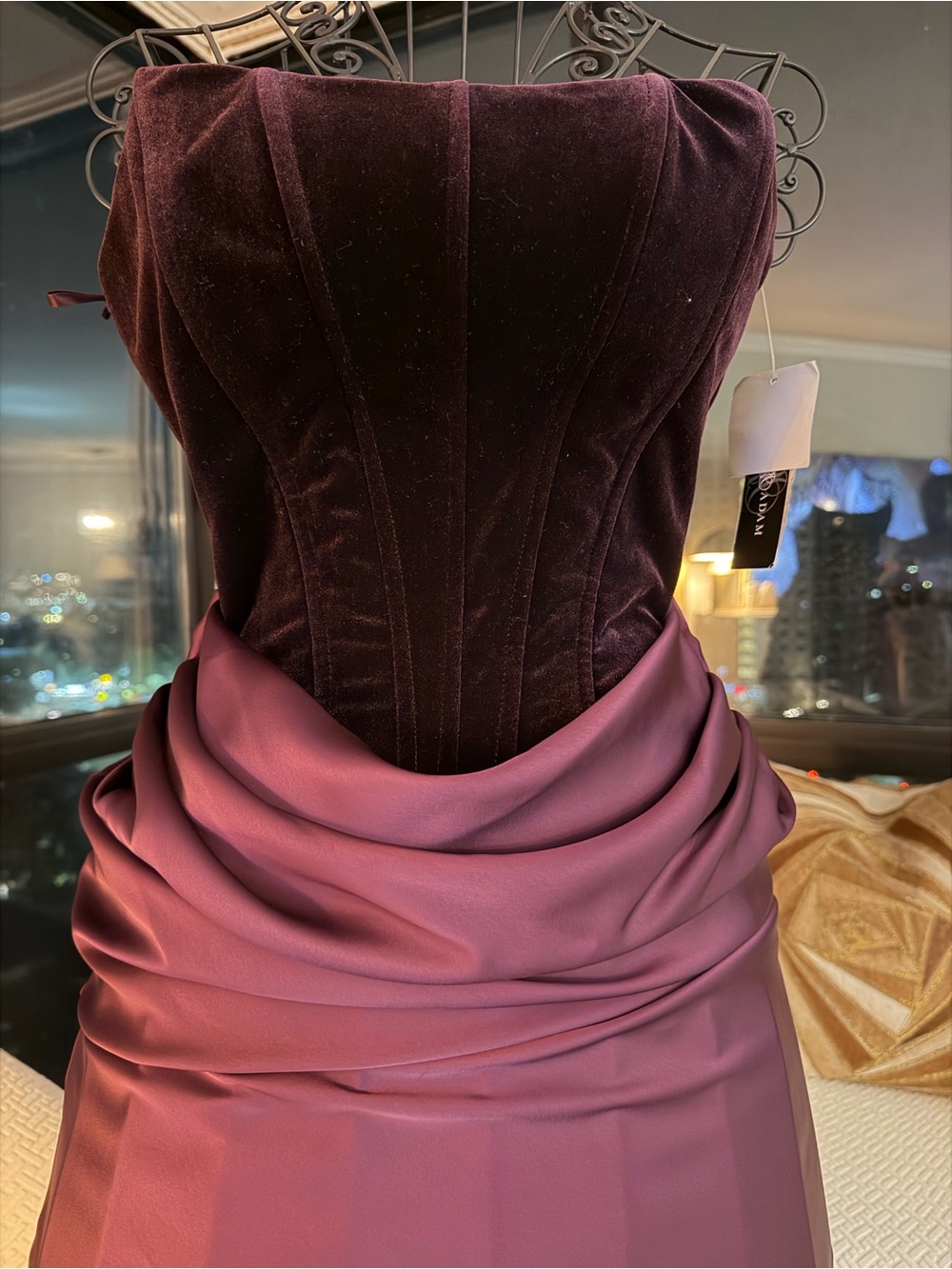 Elegant Strapless Velvet and Satin Evening Dress in Plum